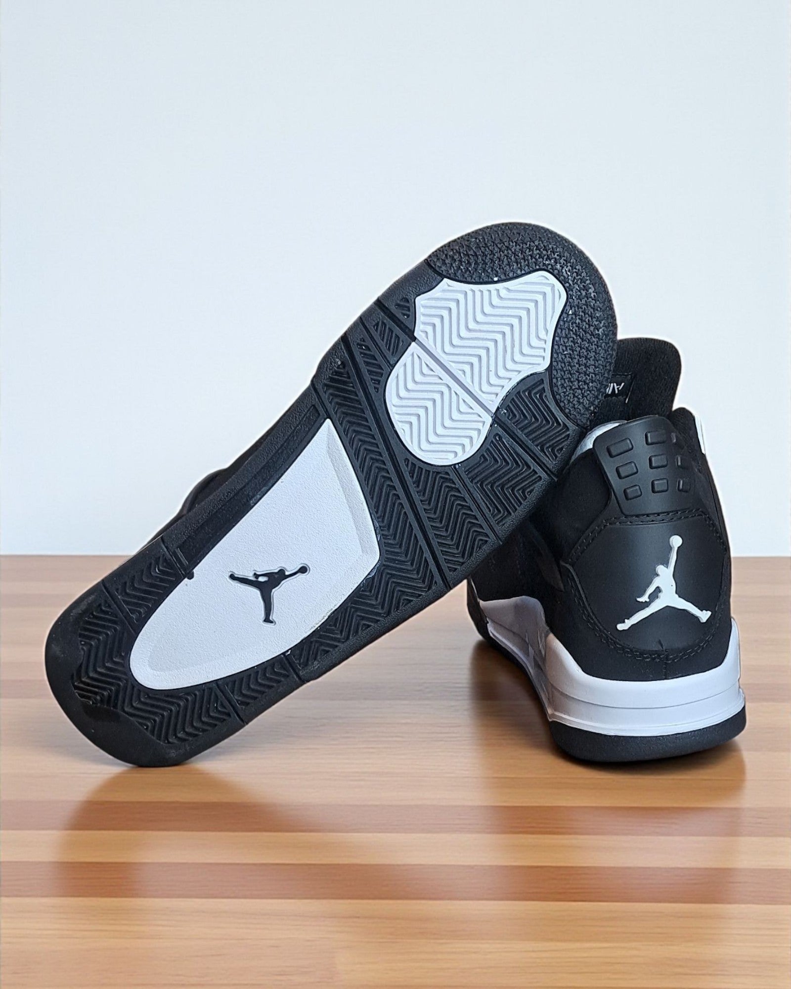 Air Jordan 4 Retro White Thunder