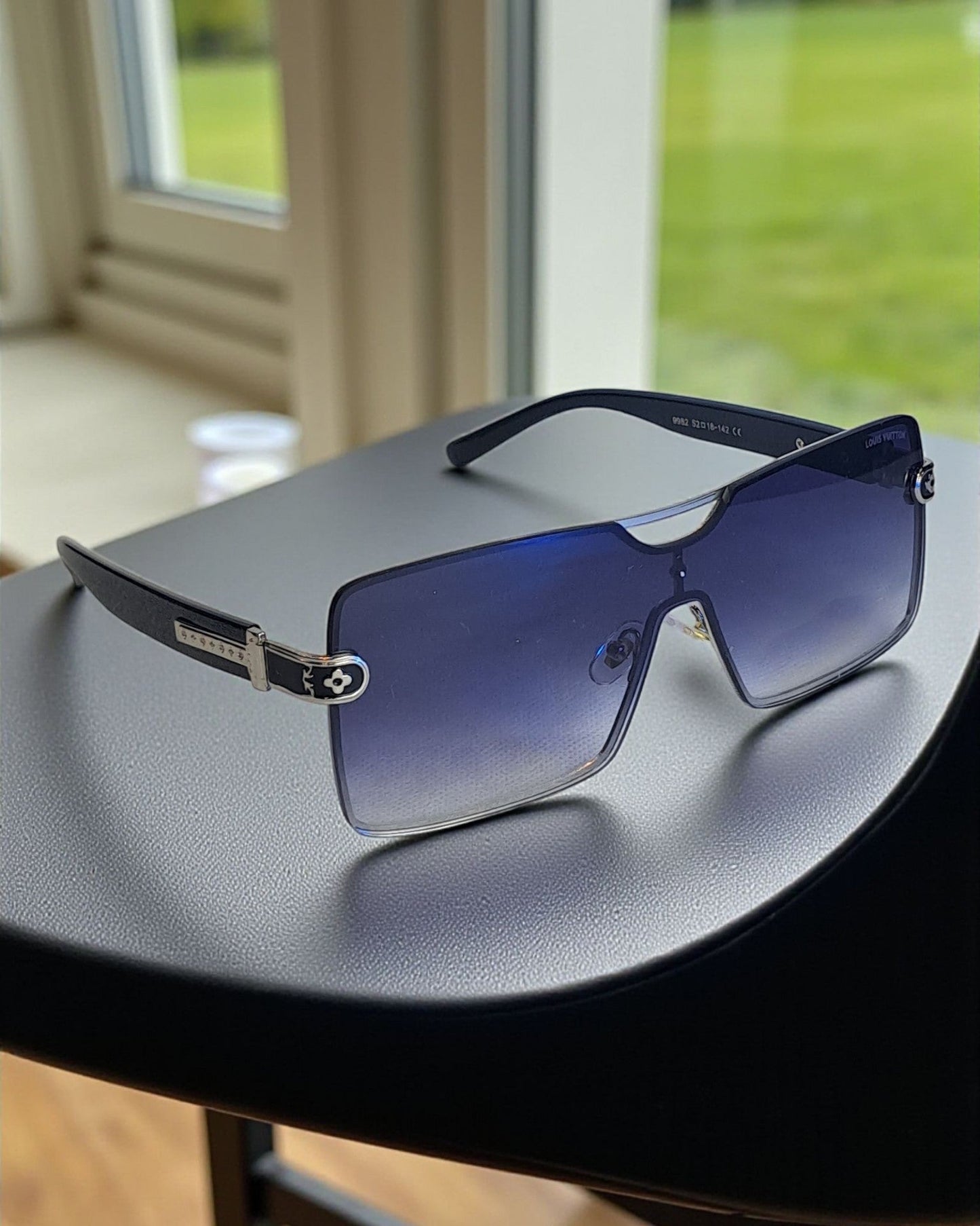 LV Retro Flat Sunglasses for Men LV02