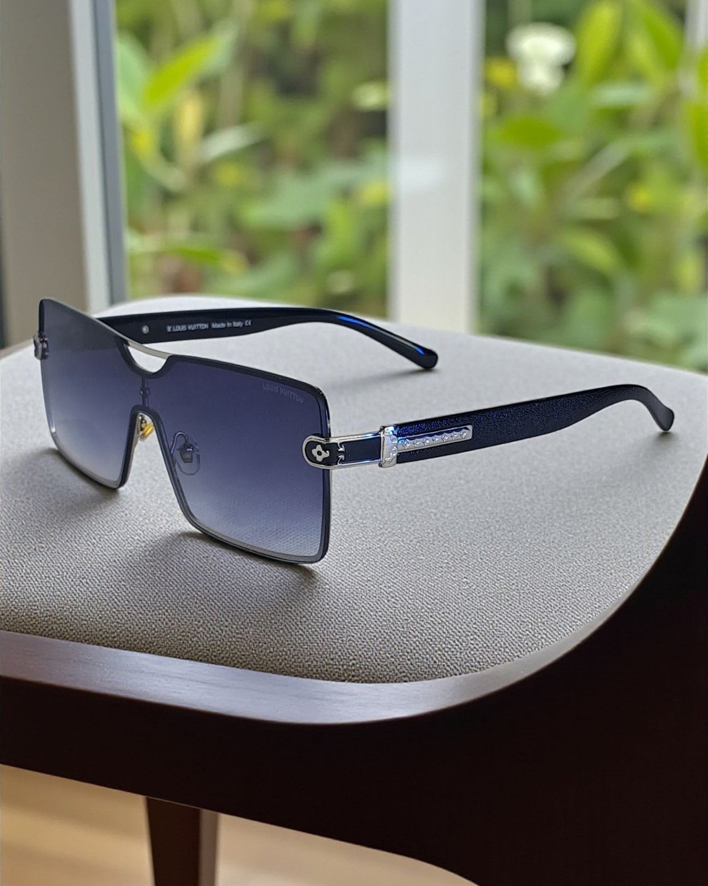 LV Retro Flat Sunglasses for Men LV02