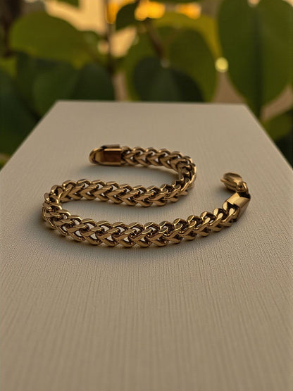 Curb Cubain Style Bracelet for Men Golden