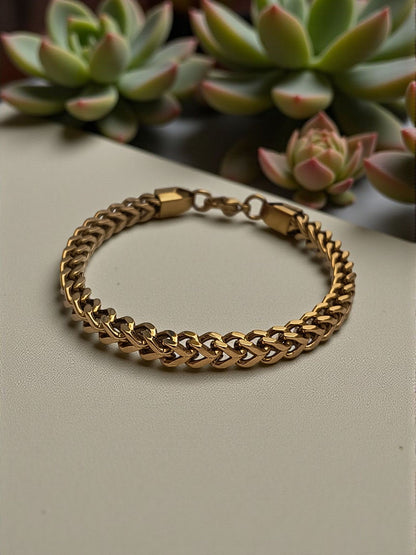 Curb Cubain Style Bracelet for Men Golden
