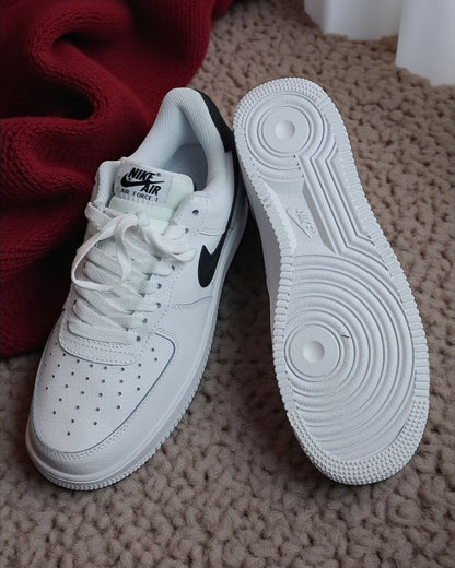 Nike Air Force 1 07 Sneakers